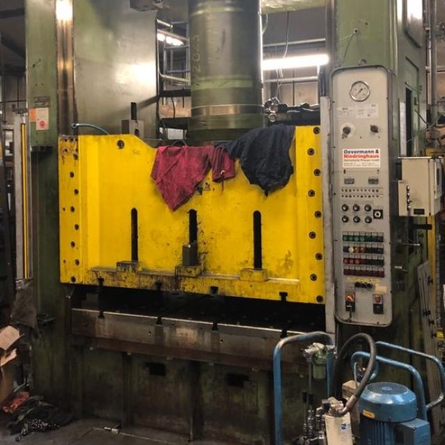 Tankumbau einer Presse